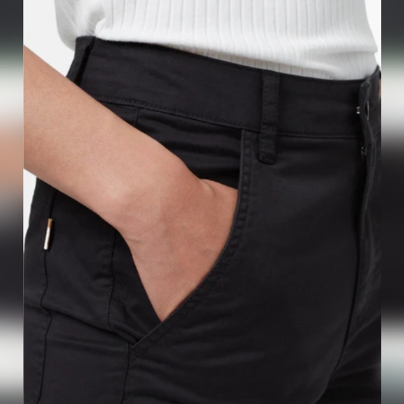 TenTree High Waist Twill Shorts - Picture 2 of 10
